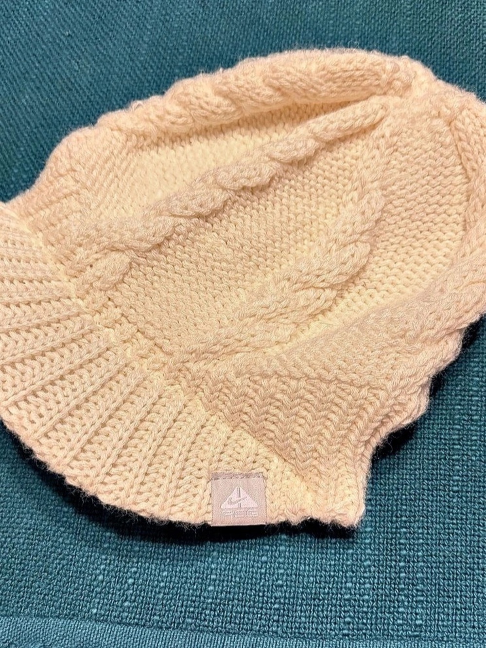 Nike ACG Vintage Cable Knit Visor Beanie Ivory